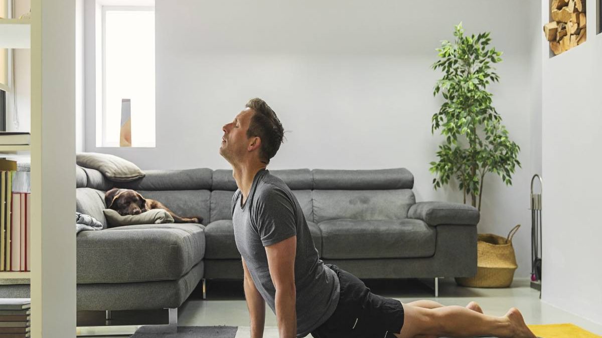How to Stretch Your Back When You Have a Sedentary Lifestyle 