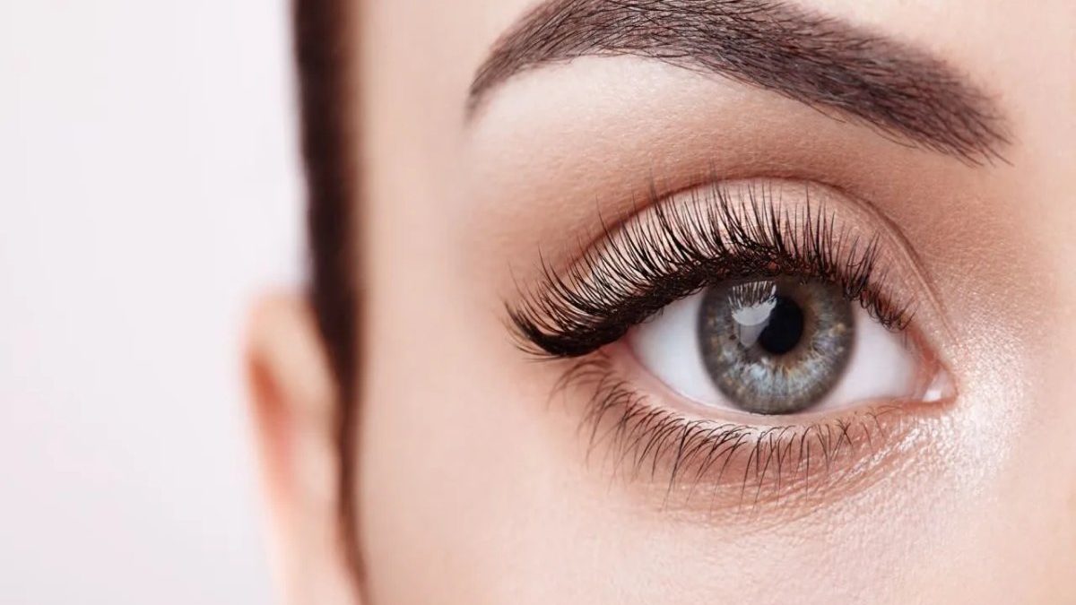 The Delicate Zone: How to Care for the Skin Around the Eyes
