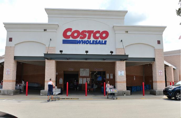 Costco’s founder once told the company’s current CEO, ‘if you raise the price of the effing hot dog, I will kill you.